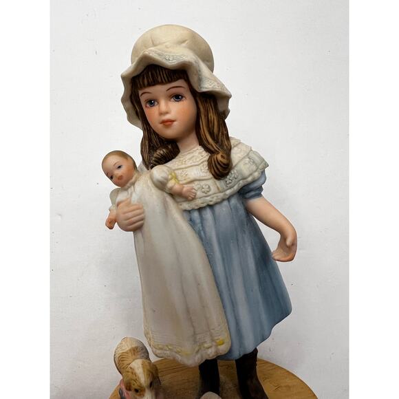 Jan Hagara Porcelain JENNIFER Figurine Limited Edition #3232 Signed by Designer - Picture 6 of 8